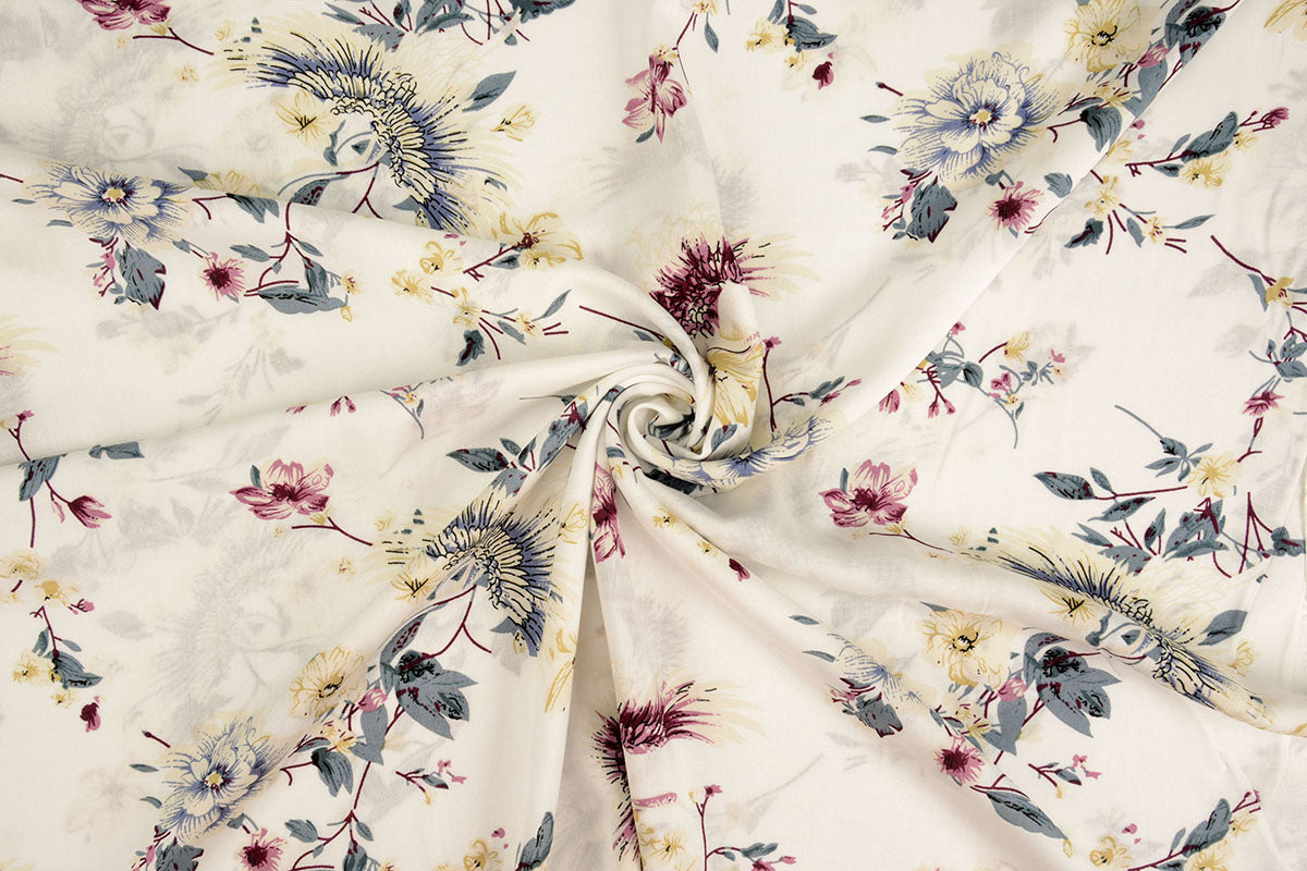 100% Viscose Rosie Off-white - 100% Viscose, ± 140 cm, ± 95 gram/m²