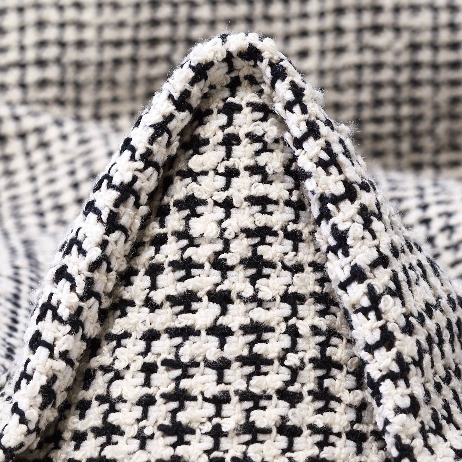 Textured Chennile Bouclé Cotton - Raven Black & Brilliant White textile image 2