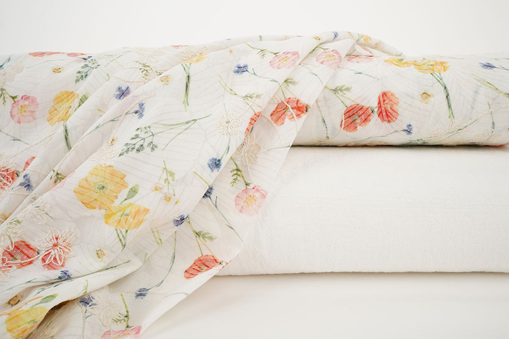 Embroidered Cotton Flowers Ruth Creme textile image 3
