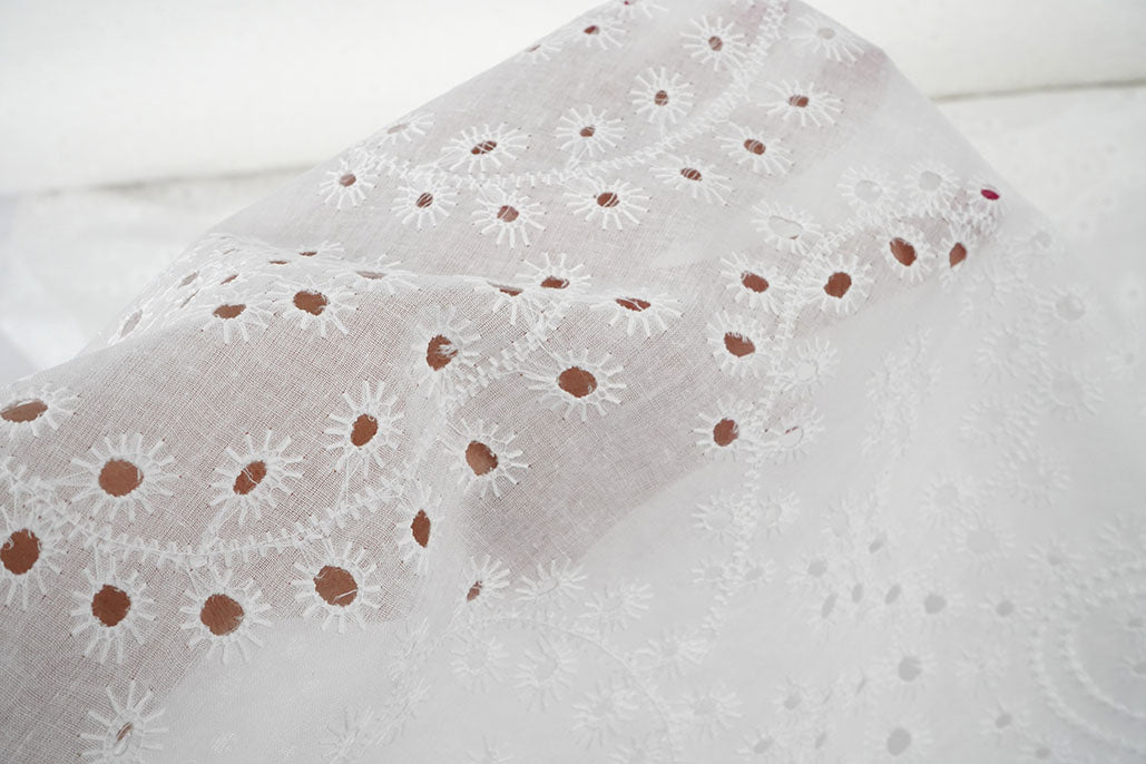 Embroidery Cotton Nori Creme - 100% Cotton, ± 130-135 cm, ± 110-130 gram/m²